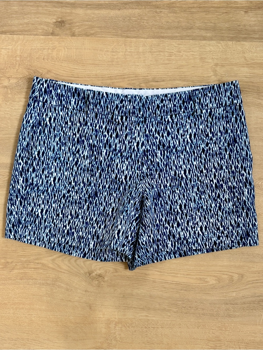 Kenar Women’s Size 8 Navy Blue & White Ikat Geometric Print Shorts